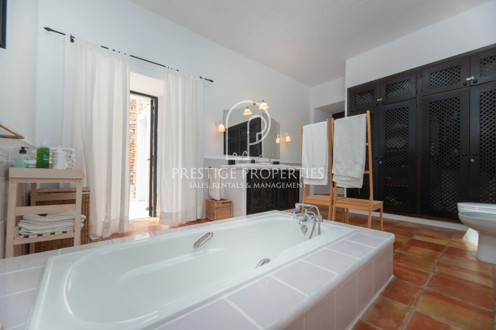 5 soveværelse Finca/Landehus til salg i Santa Eulalia / Santa Eularia med swimmingpool garage - € 4.995.000 (Ref: 8983663)