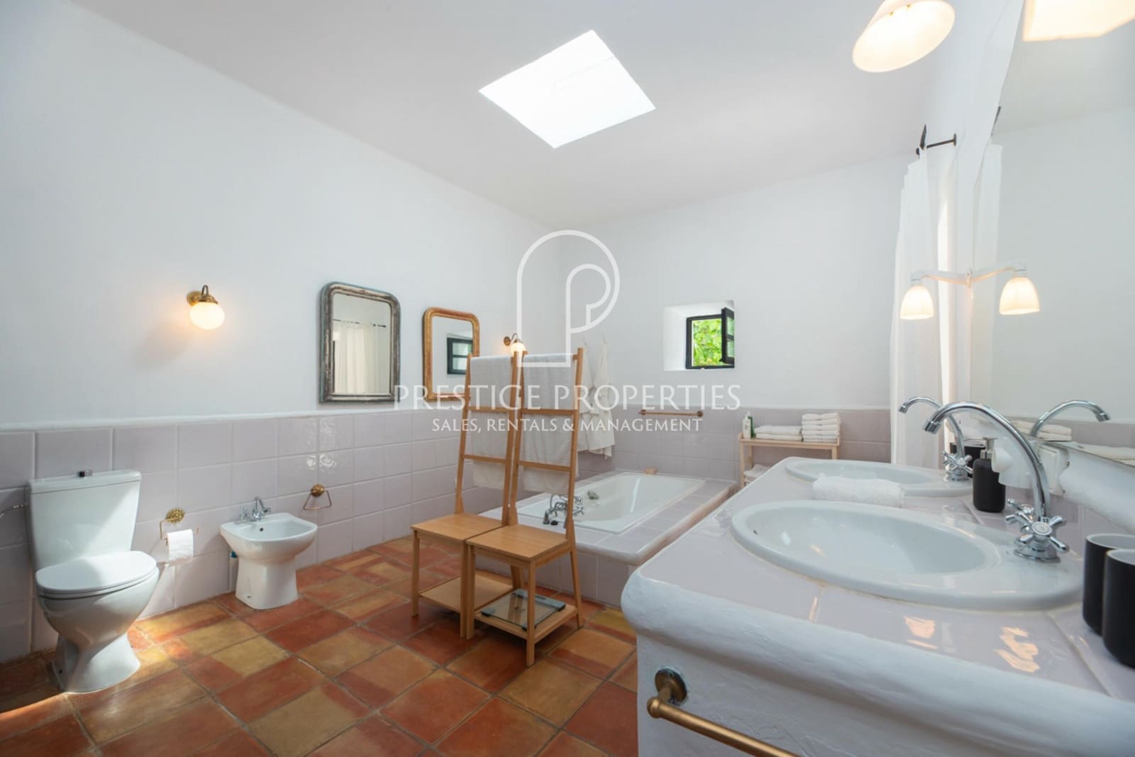 5 soveværelse Finca/Landehus til salg i Santa Eulalia / Santa Eularia med swimmingpool garage - € 4.995.000 (Ref: 8983663)