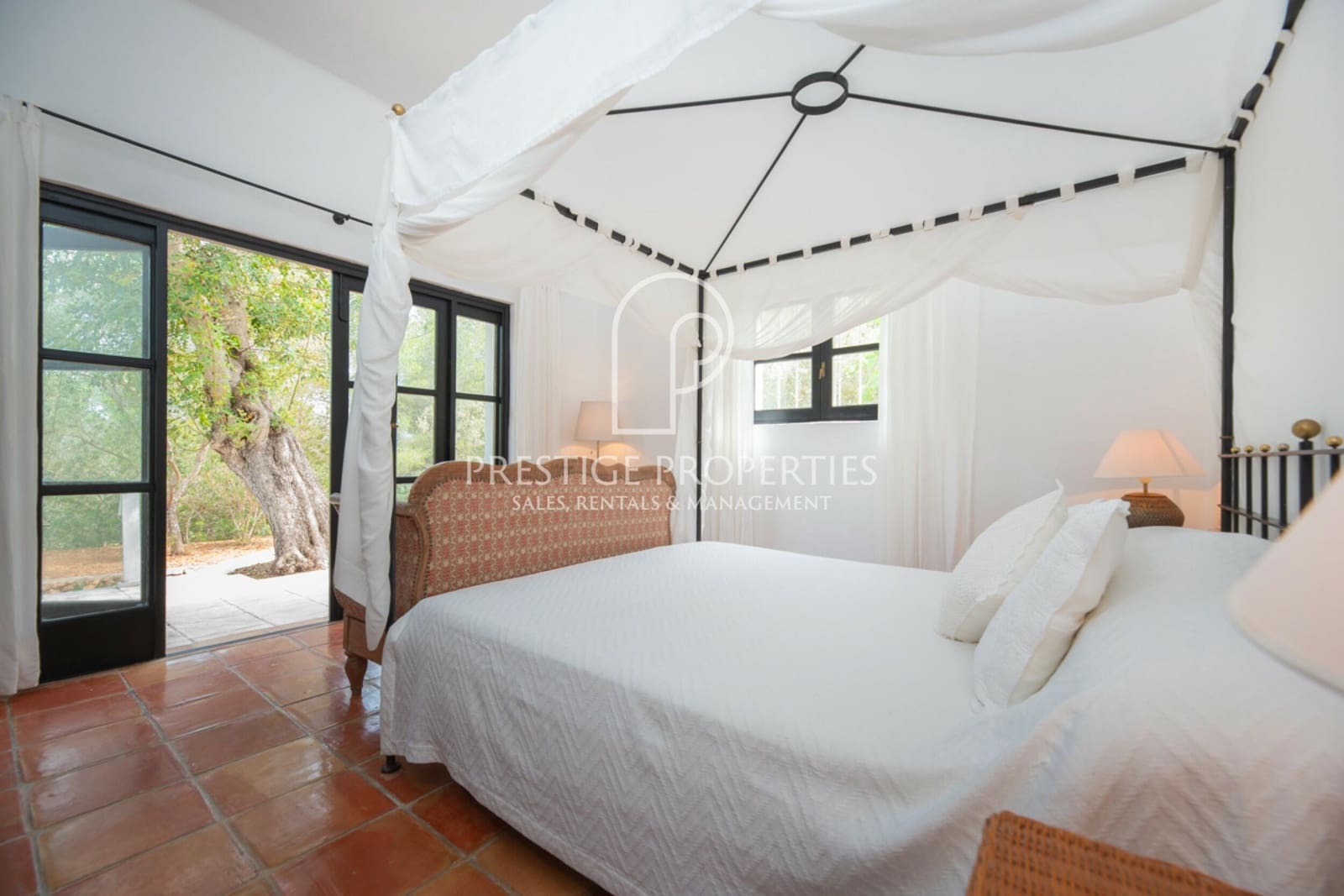 5 soveværelse Finca/Landehus til salg i Santa Eulalia / Santa Eularia med swimmingpool garage - € 4.995.000 (Ref: 8983663)