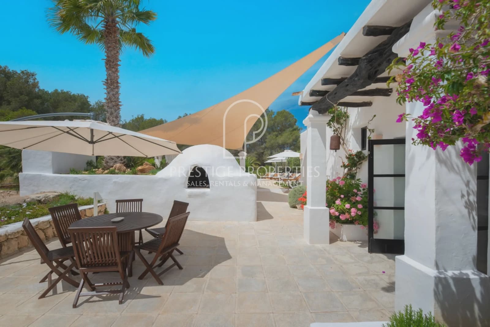 5 soveværelse Finca/Landehus til salg i Santa Eulalia / Santa Eularia med swimmingpool garage - € 4.995.000 (Ref: 8983663)