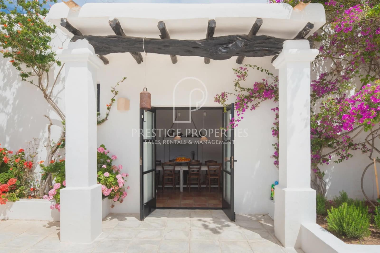 5 soveværelse Finca/Landehus til salg i Santa Eulalia / Santa Eularia med swimmingpool garage - € 4.995.000 (Ref: 8983663)