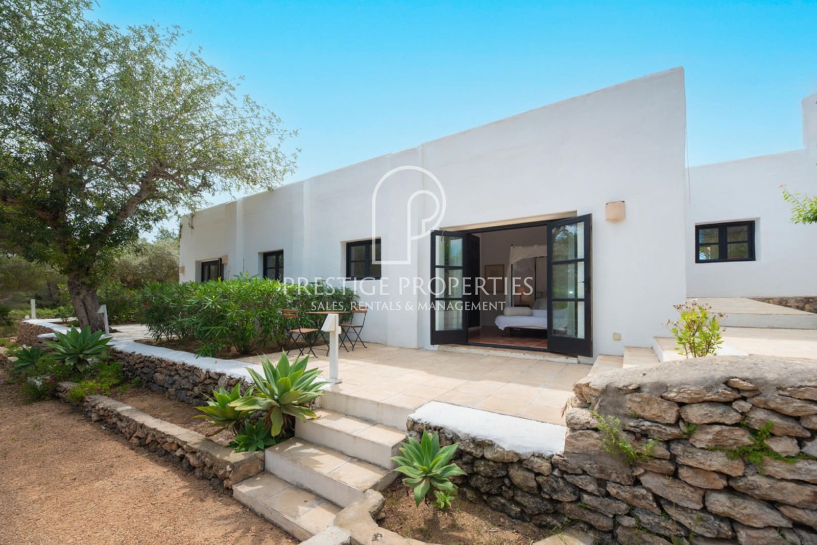 5 soveværelse Finca/Landehus til salg i Santa Eulalia / Santa Eularia med swimmingpool garage - € 4.995.000 (Ref: 8983663)