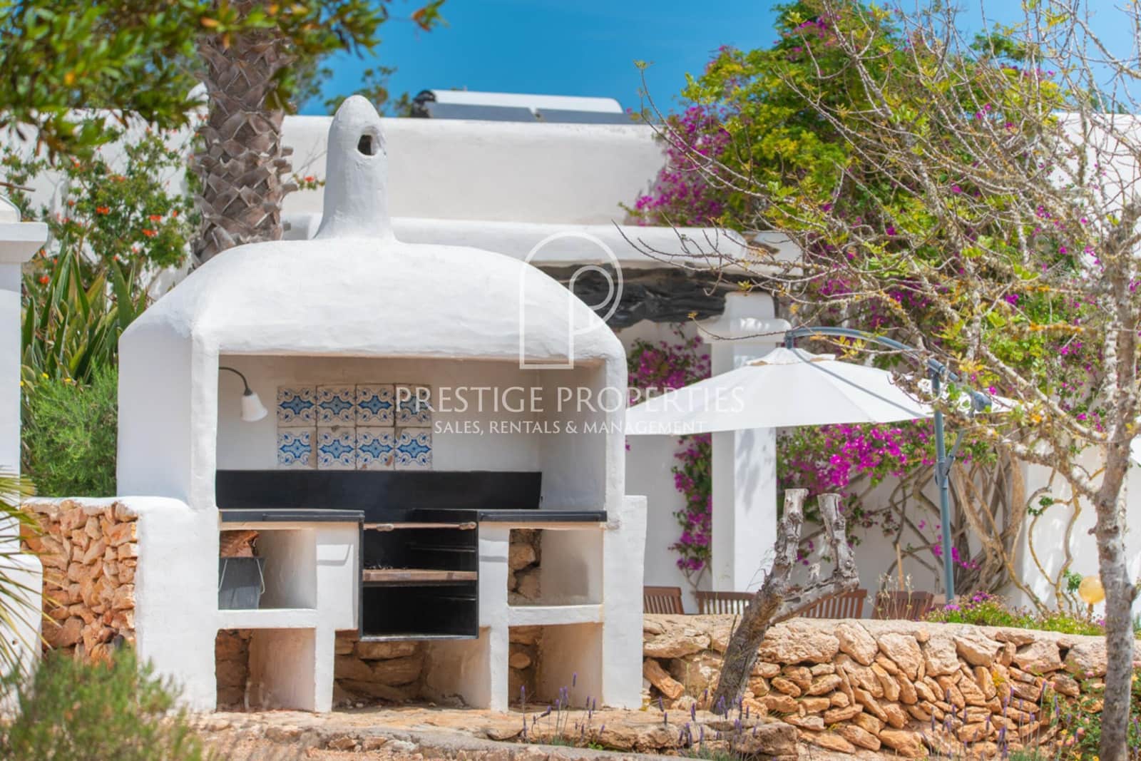 5 soveværelse Finca/Landehus til salg i Santa Eulalia / Santa Eularia med swimmingpool garage - € 4.995.000 (Ref: 8983663)