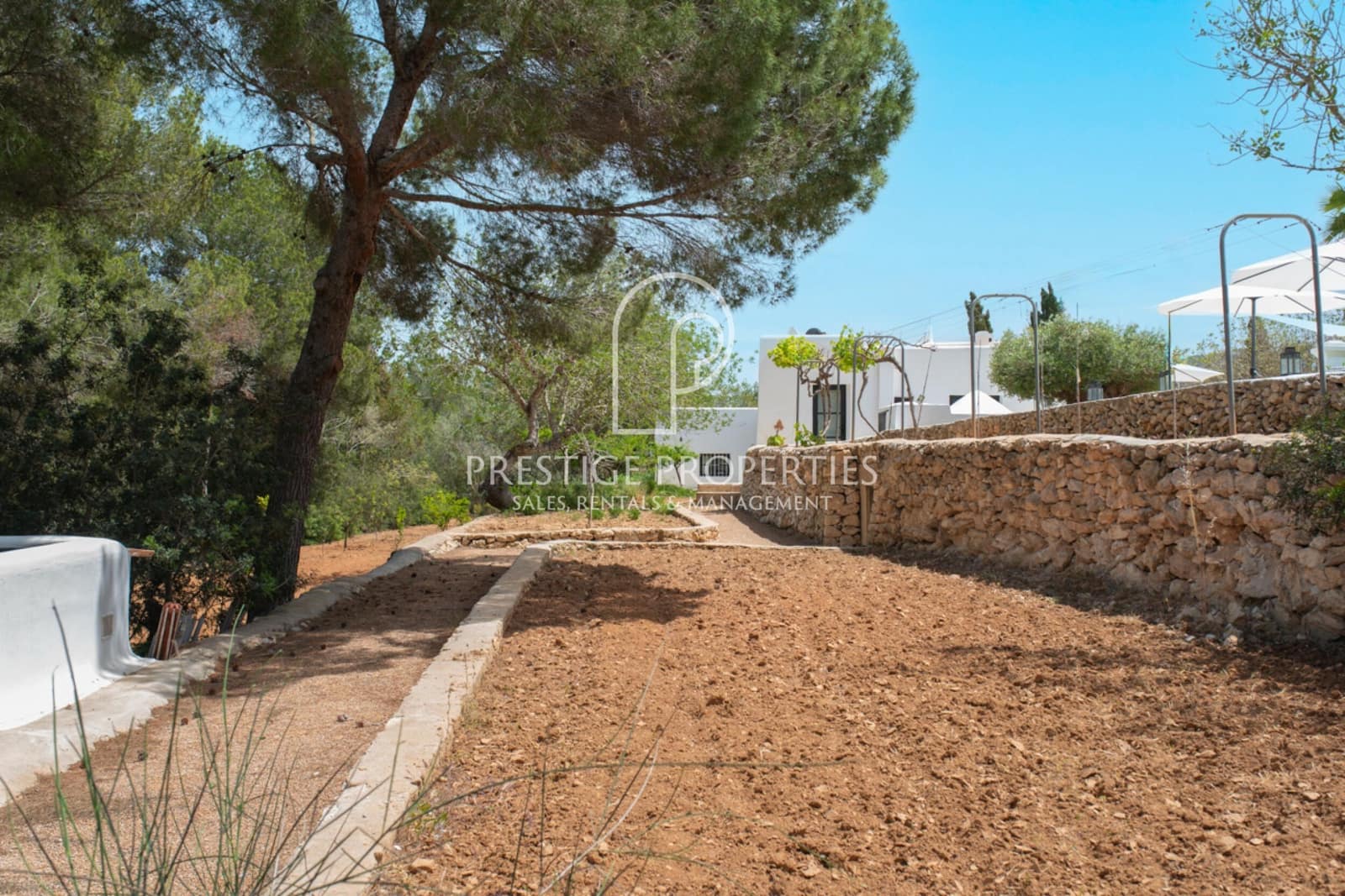 5 soveværelse Finca/Landehus til salg i Santa Eulalia / Santa Eularia med swimmingpool garage - € 4.995.000 (Ref: 8983663)