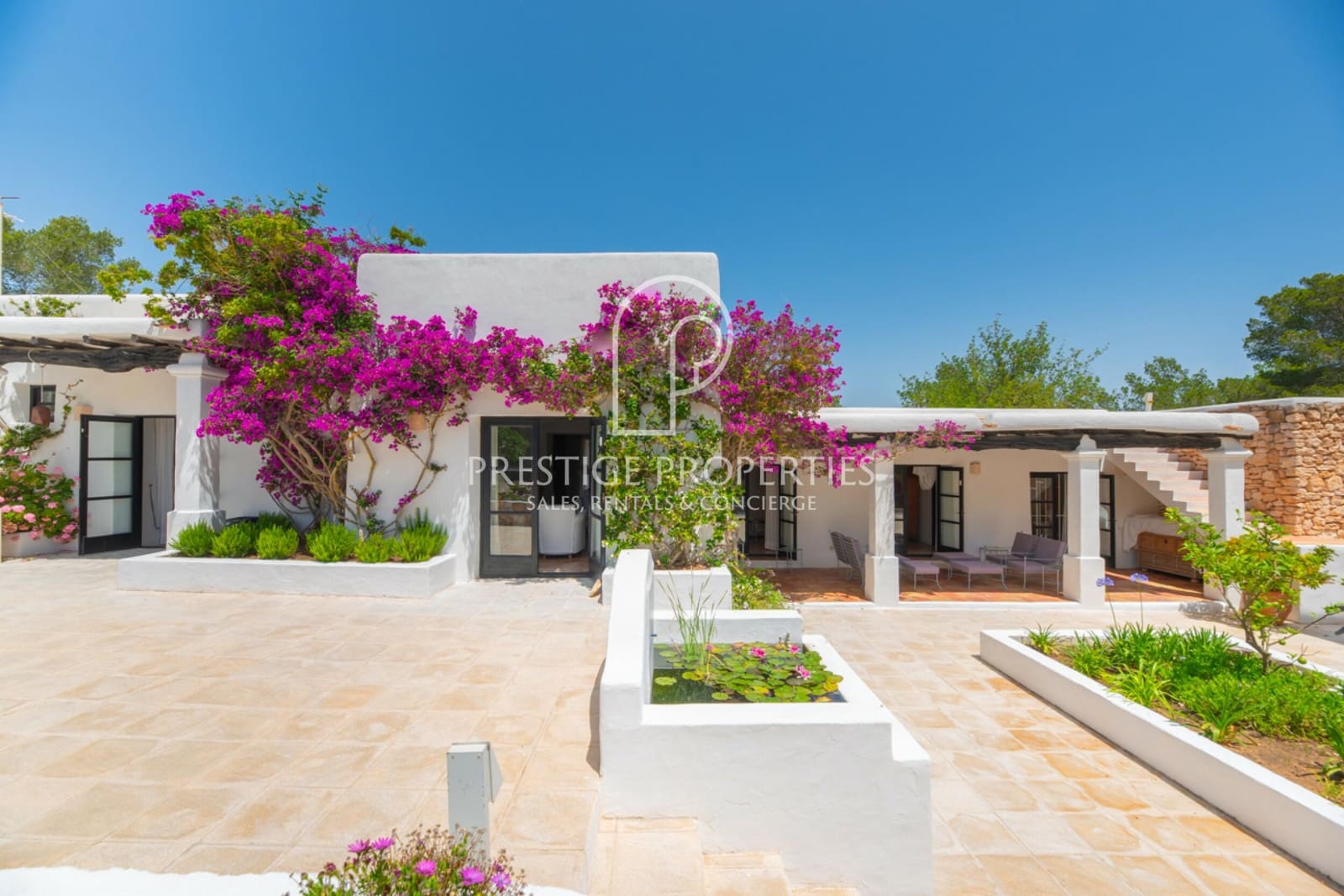 5 soveværelse Finca/Landehus til salg i Santa Eulalia / Santa Eularia med swimmingpool garage - € 4.995.000 (Ref: 8983663)