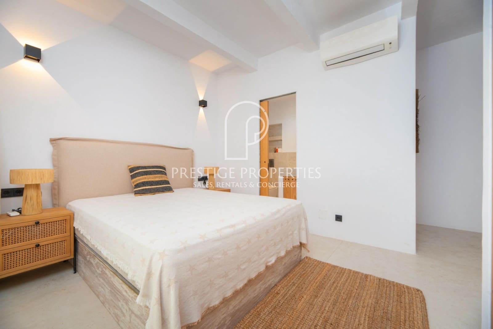 4 soveværelse Finca/Landehus til salg i Santa Eulalia / Santa Eularia med swimmingpool - € 2.990.000 (Ref: 9046498)