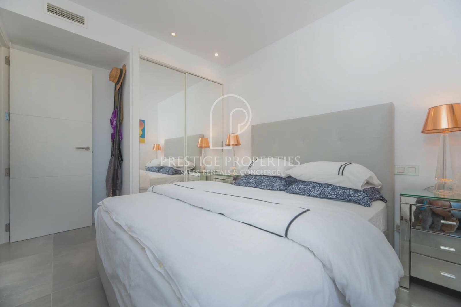 2 soveværelse Lejlighed til salg i Ibiza by med swimmingpool garage - € 1.085.000 (Ref: 9046499)