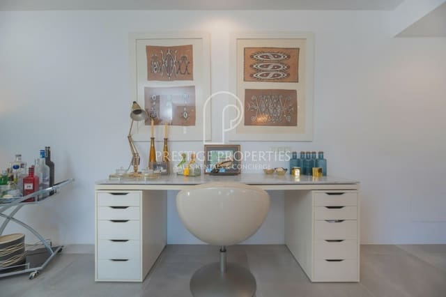 Apartamento de 2 habitaciones en Ibiza / Eivissa ciudad en venta con piscina garaje - 1.085.000 € (Ref: 9046499)