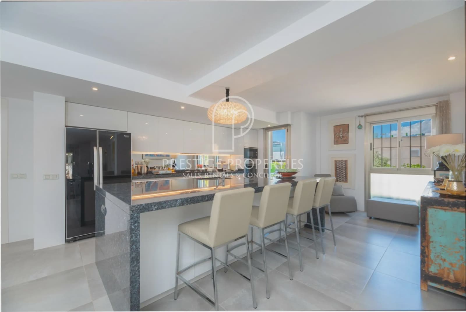 2 soveværelse Lejlighed til salg i Ibiza by med swimmingpool garage - € 1.085.000 (Ref: 9046499)