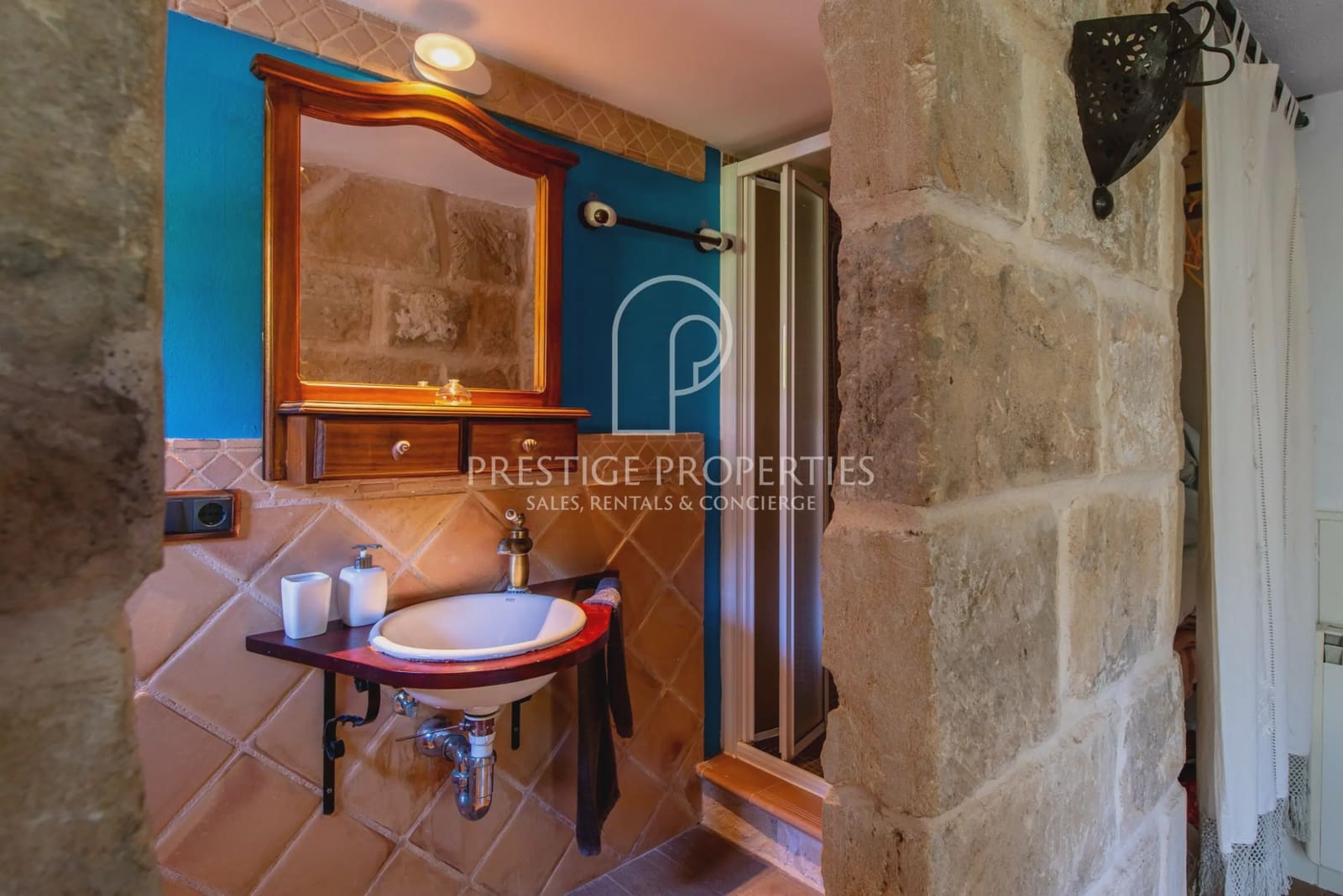 3 soveværelse Finca/Landehus til salg i Sant Antoni de Portmany med swimmingpool garage - € 1.550.000 (Ref: 9126305)