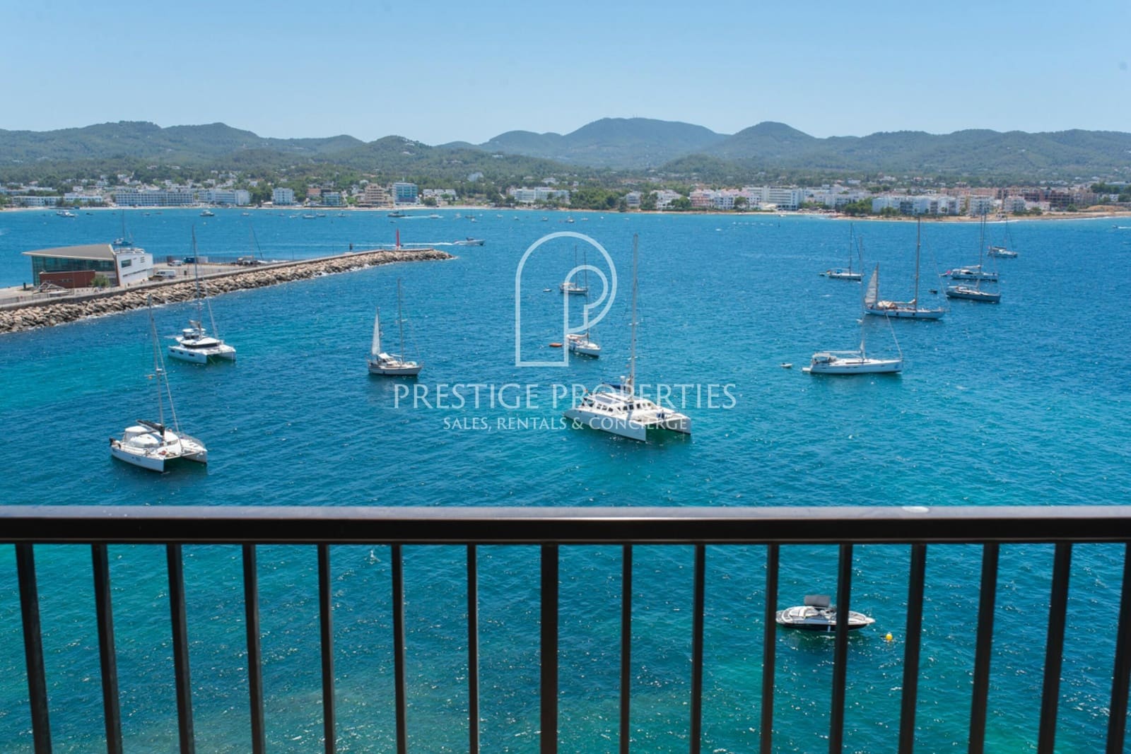 3 soveværelse Penthouse til salg i Sant Antoni de Portmany med swimmingpool - € 1.695.000 (Ref: 9142448)