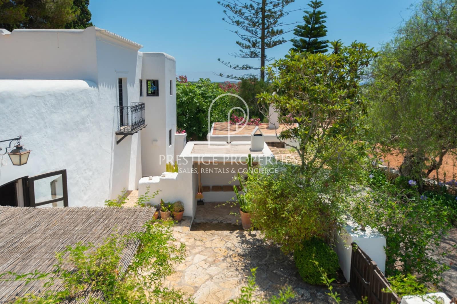 4 soveværelse Finca/Landehus til salg i Santa Eulalia / Santa Eularia med swimmingpool garage - € 3.490.000 (Ref: 9144646)