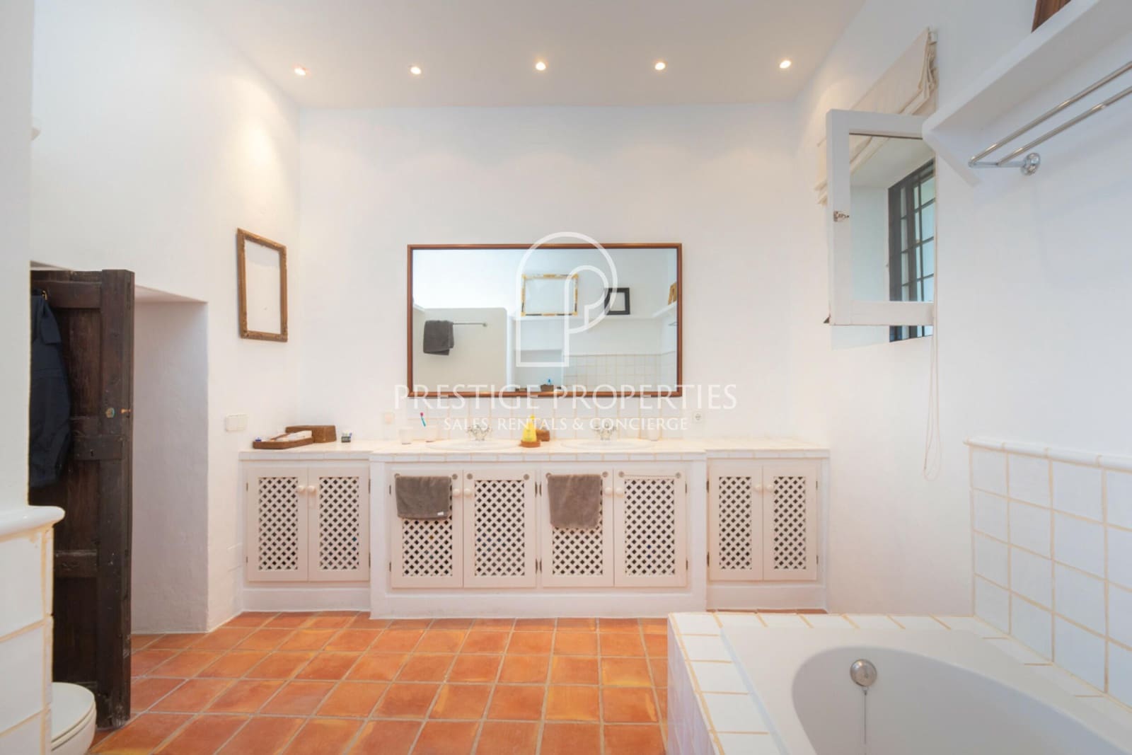 4 soveværelse Finca/Landehus til salg i Santa Eulalia / Santa Eularia med swimmingpool garage - € 3.490.000 (Ref: 9144646)