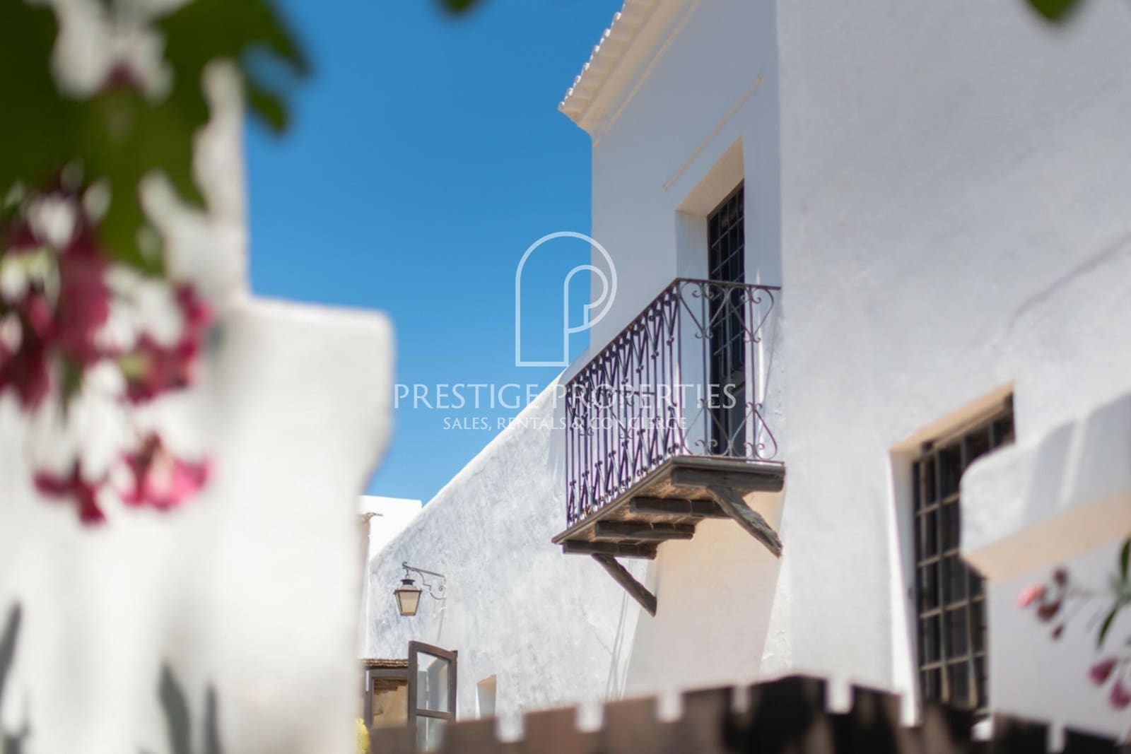 4 soveværelse Finca/Landehus til salg i Santa Eulalia / Santa Eularia med swimmingpool garage - € 3.490.000 (Ref: 9144646)