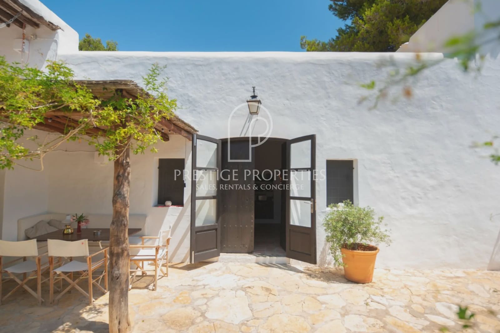 4 soveværelse Finca/Landehus til salg i Santa Eulalia / Santa Eularia med swimmingpool garage - € 3.490.000 (Ref: 9144646)