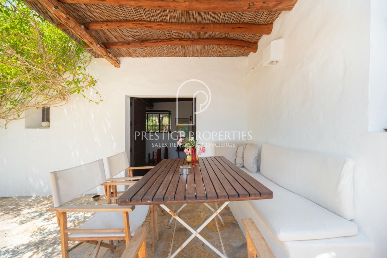 4 soveværelse Finca/Landehus til salg i Santa Eulalia / Santa Eularia med swimmingpool garage - € 3.490.000 (Ref: 9144646)