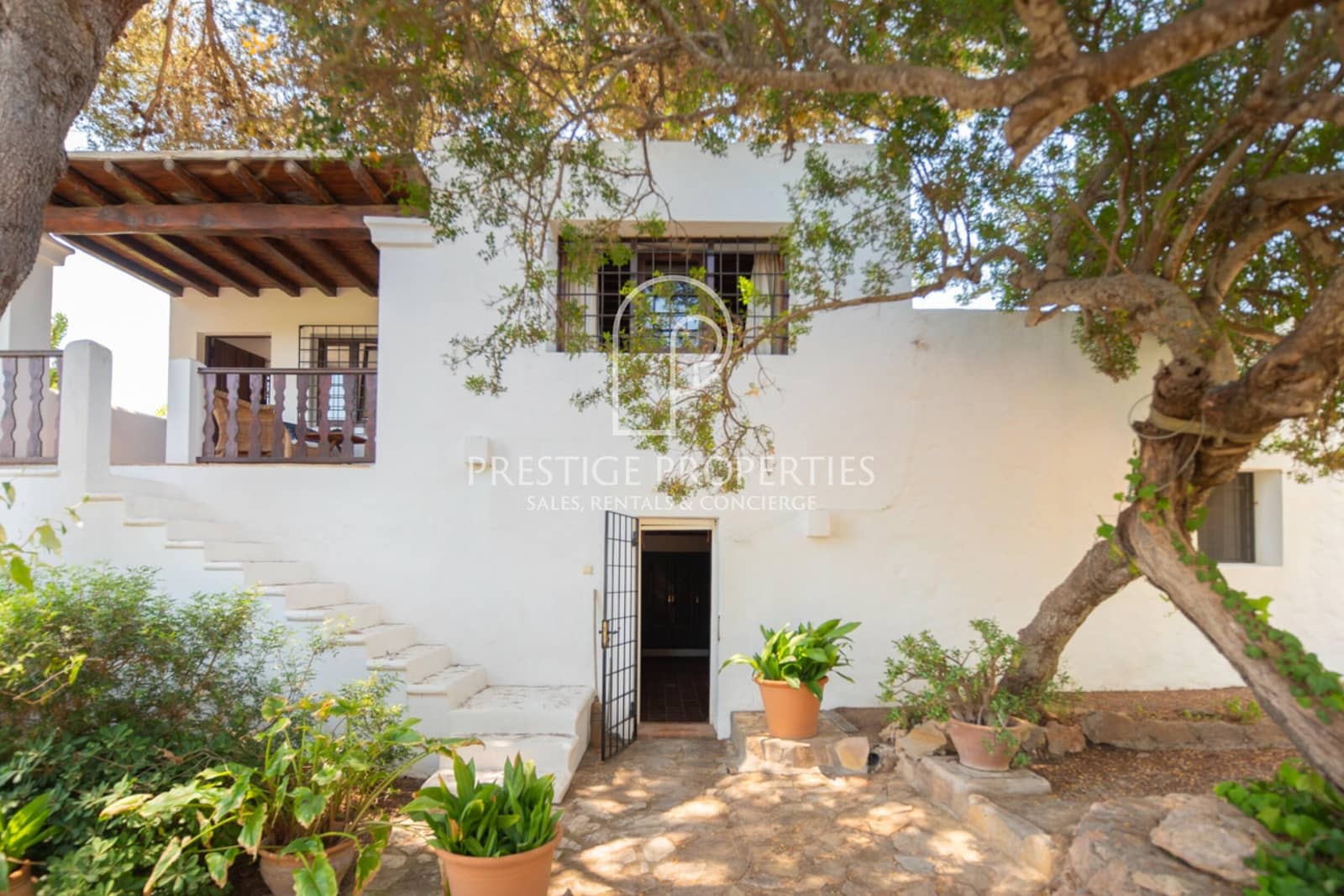 4 soveværelse Finca/Landehus til salg i Santa Eulalia / Santa Eularia med swimmingpool garage - € 3.490.000 (Ref: 9144646)