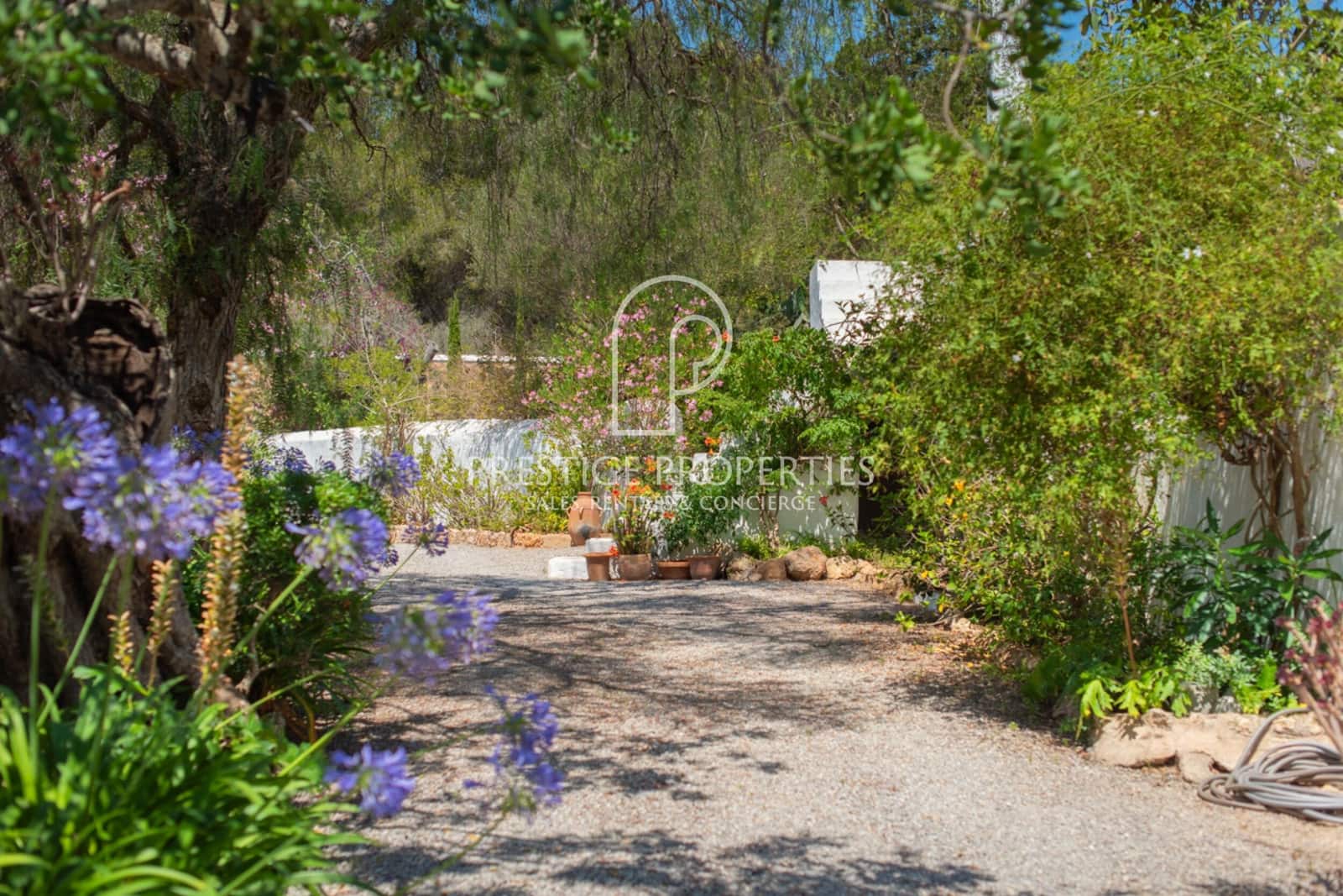 4 soveværelse Finca/Landehus til salg i Santa Eulalia / Santa Eularia med swimmingpool garage - € 3.490.000 (Ref: 9144646)