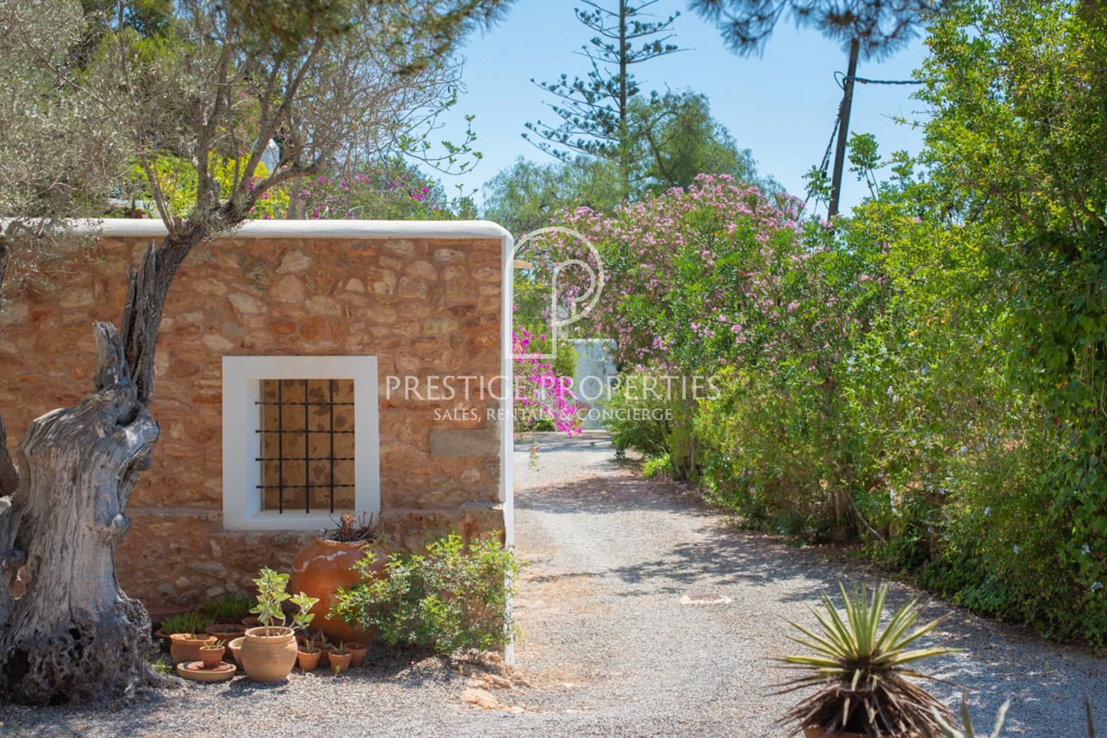 4 soveværelse Finca/Landehus til salg i Santa Eulalia / Santa Eularia med swimmingpool garage - € 3.490.000 (Ref: 9144646)