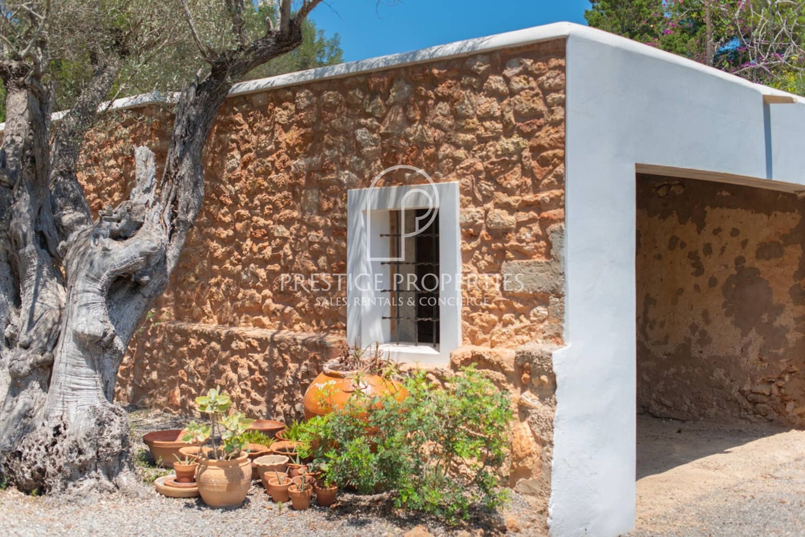 4 soveværelse Finca/Landehus til salg i Santa Eulalia / Santa Eularia med swimmingpool garage - € 3.490.000 (Ref: 9144646)