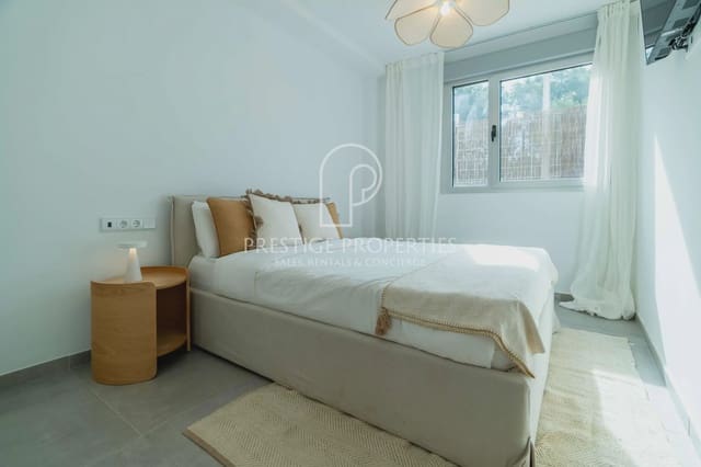 2 soveværelse Lejlighed til salg i Sant Antoni de Portmany med swimmingpool garage - € 490.000 (Ref: 9354512)