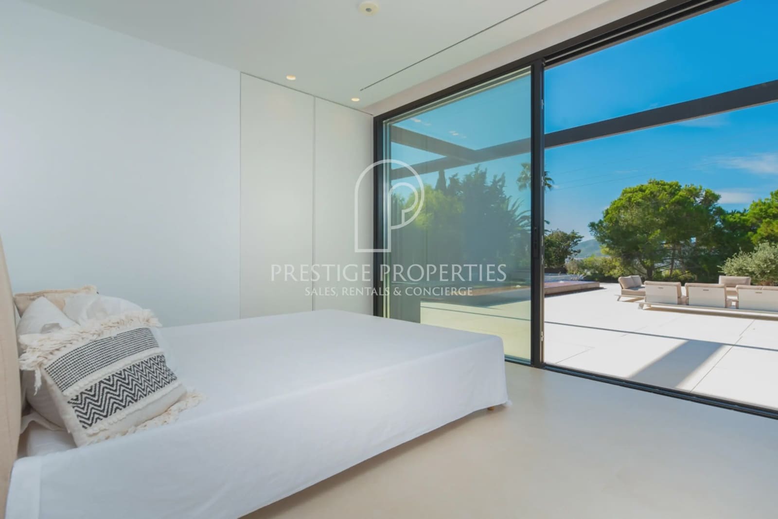 4 bedroom Villa for sale in Santa Eulalia / Santa Eularia with pool - € 5,600,000 (Ref: 9395559)