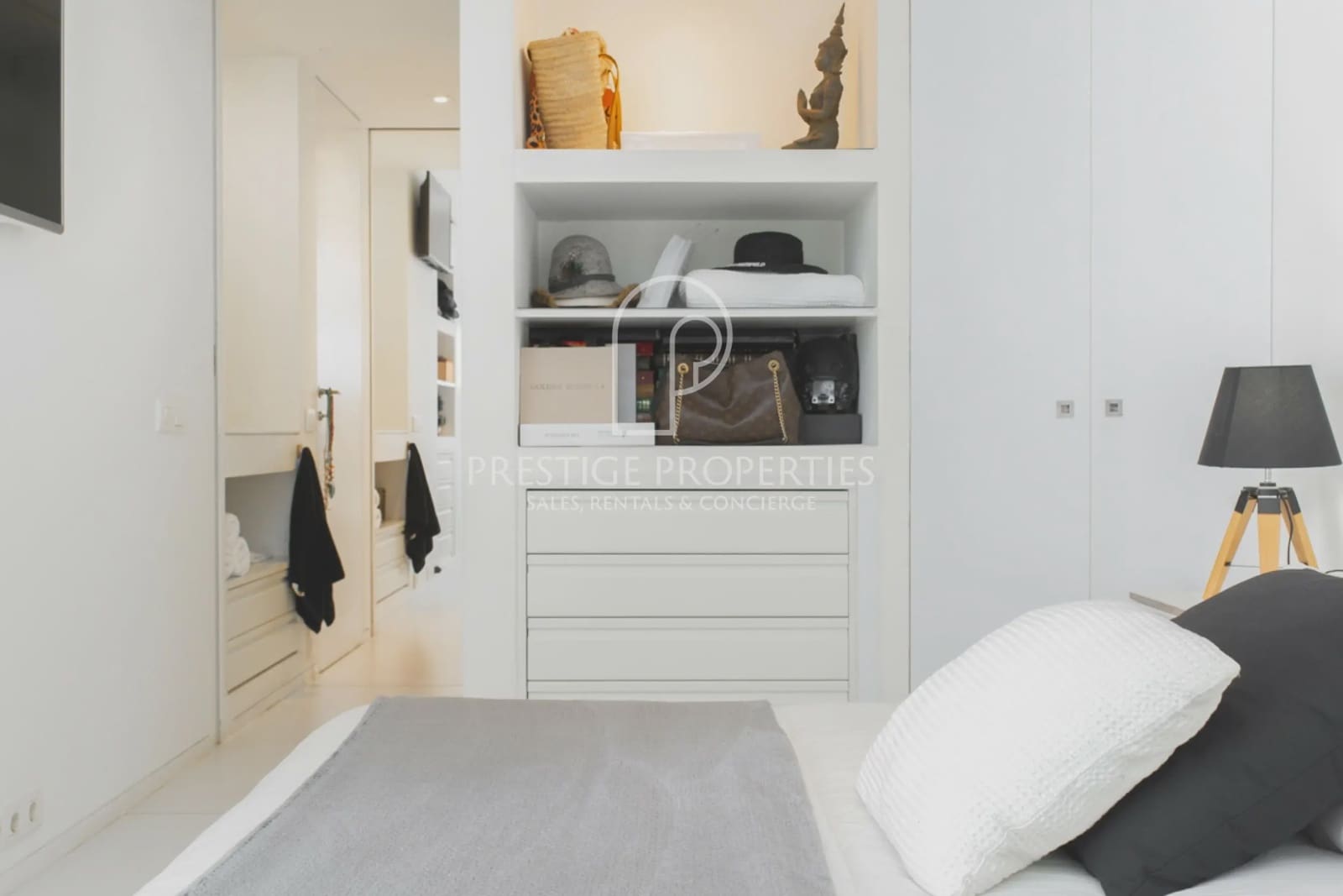 2 slaapkamer Appartement te koop in Ibiza dorp met zwembad - € 750.000 (Ref: 9445510)