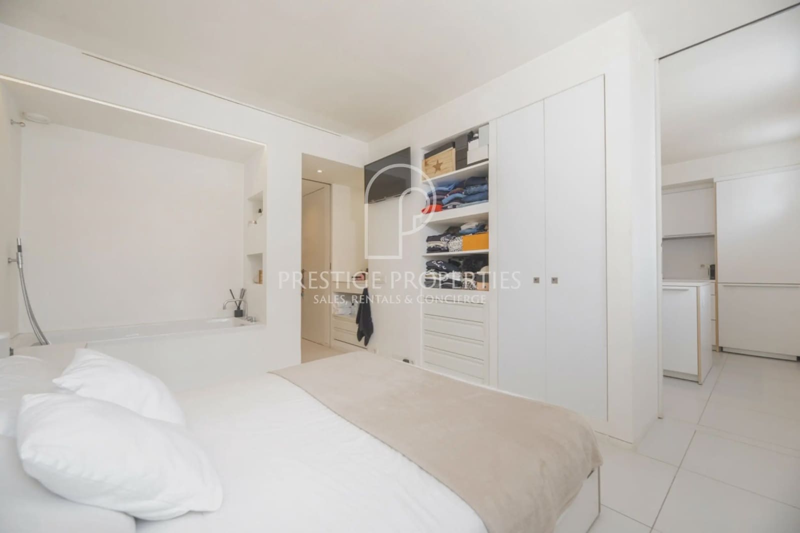 2 slaapkamer Appartement te koop in Ibiza dorp met zwembad - € 750.000 (Ref: 9445510)