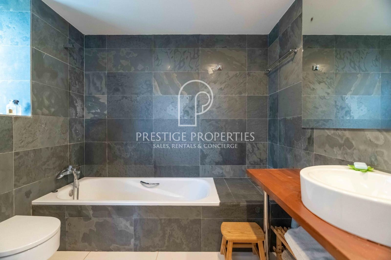 2 soverom Leilighet til salgs i Ibiza by med svømmebasseng garasje - € 690 000 (Ref: 9547353)