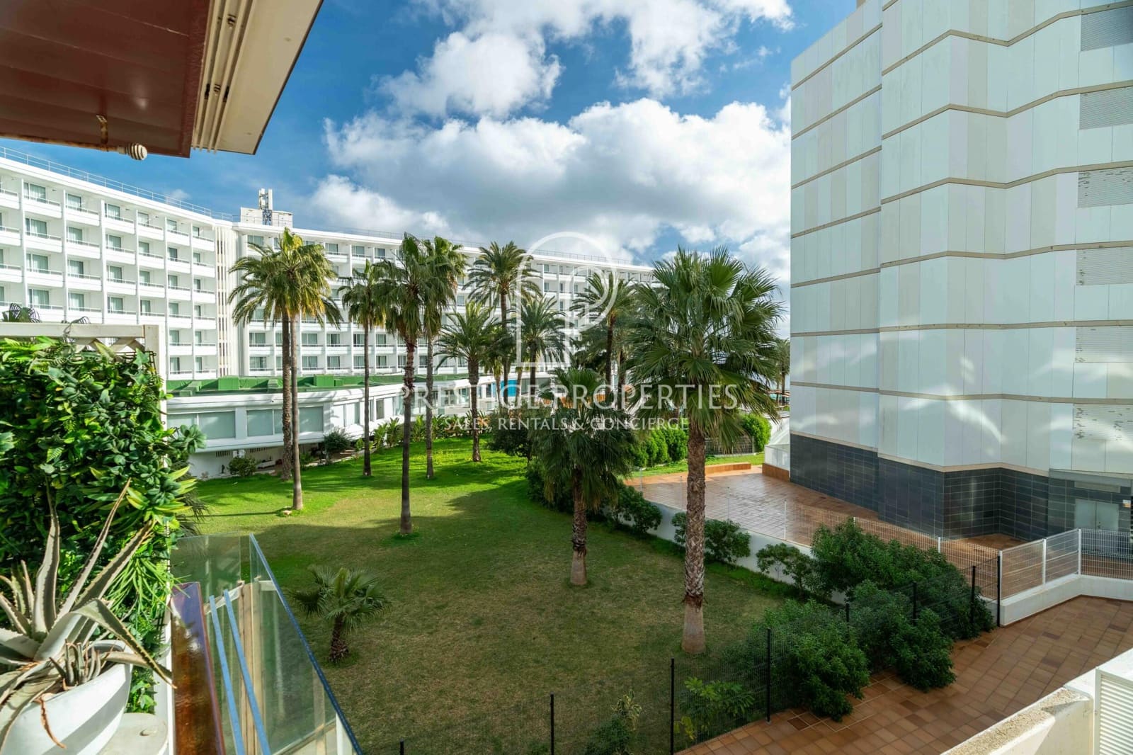 2 soverom Leilighet til salgs i Ibiza by med svømmebasseng garasje - € 690 000 (Ref: 9547353)