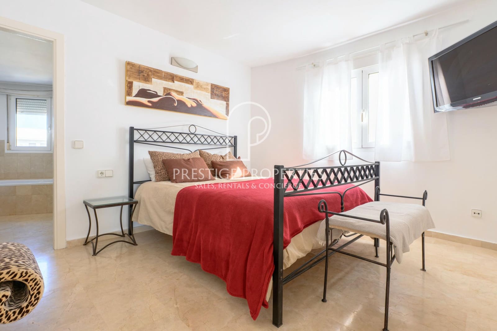 2 bedroom Penthouse for sale in Santa Eulalia / Santa Eularia with pool - € 925,000 (Ref: 9610600)