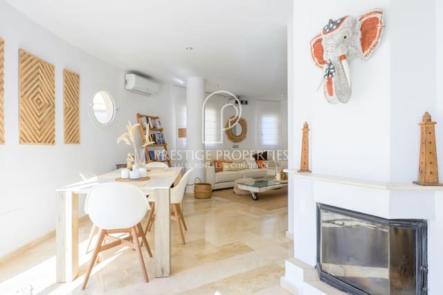 2 bedroom Penthouse for sale in Santa Eulalia / Santa Eularia with pool - € 925,000 (Ref: 9610600)