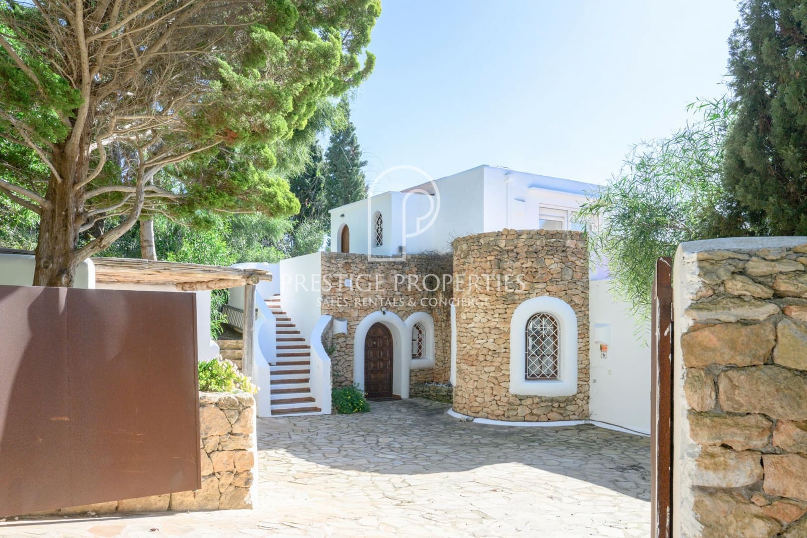 3 bedroom Villa for sale in Santa Eulalia / Santa Eularia with pool garage - € 2,190,000 (Ref: 9610601)