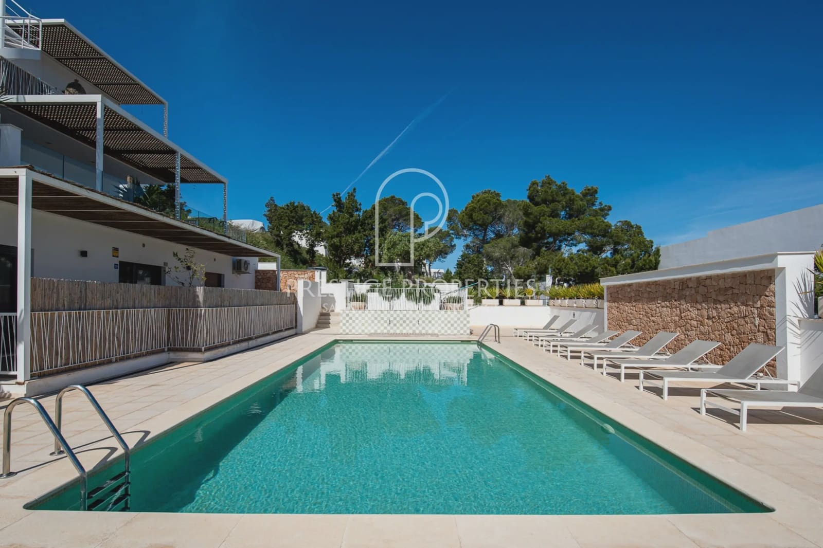 Studio for sale in San Jose / Sant Josep de Sa Talaia with pool - € 357,000 (Ref: 9788064)