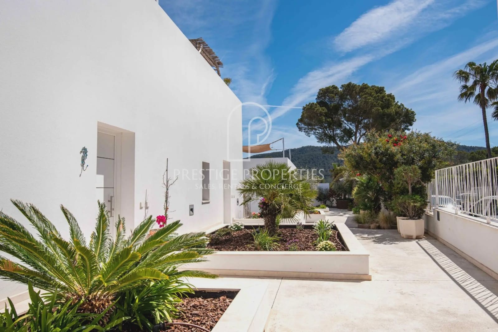 Studio for sale in San Jose / Sant Josep de Sa Talaia with pool - € 357,000 (Ref: 9788064)