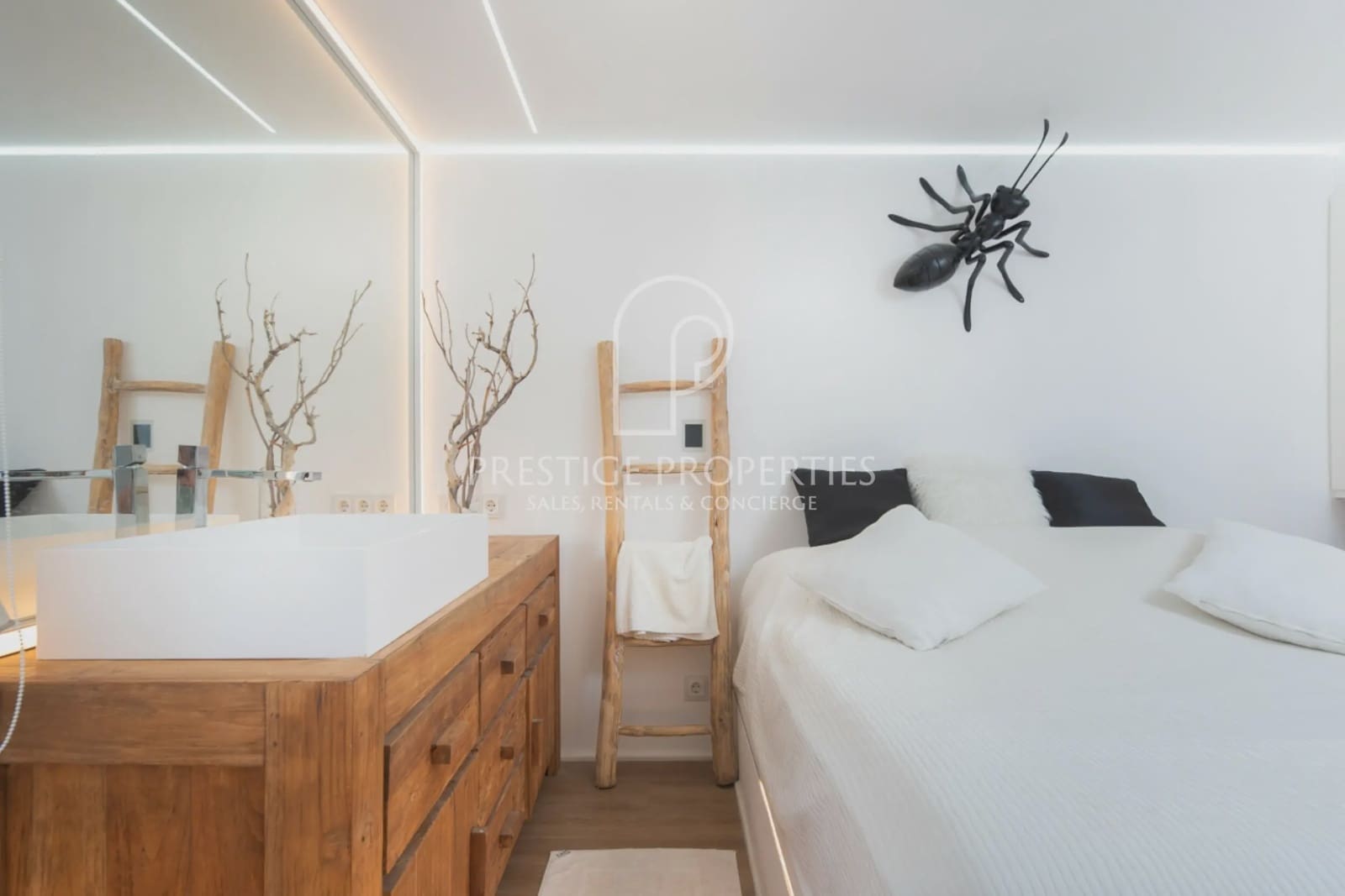 1 bedroom Apartment for sale in Sant Antoni de Portmany - € 410,000 (Ref: 9788065)