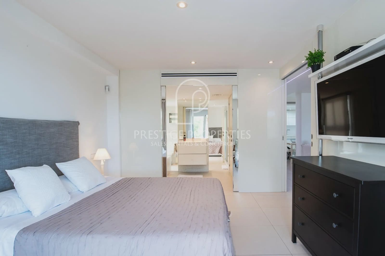 3 bedroom Apartment for sale in Ibiza / Eivissa town with pool garage - € 1,250,000 (Ref: 9838806)