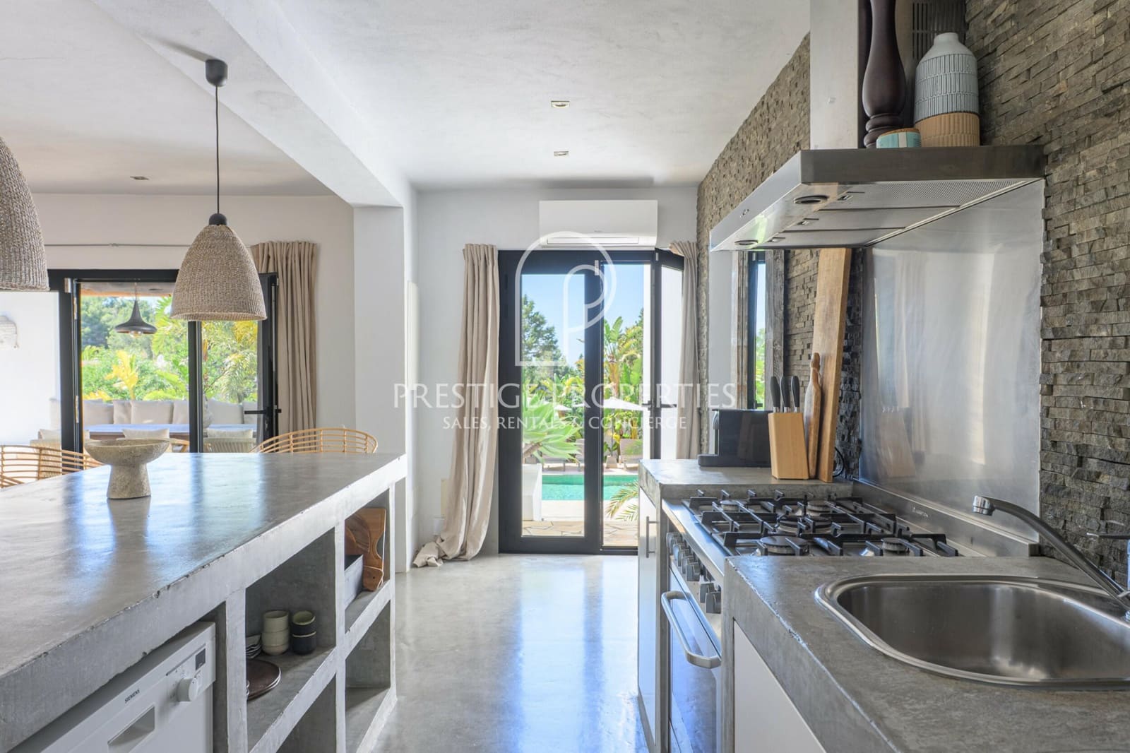 4 bedroom Villa for sale in Sant Antoni de Portmany with pool garage - € 3,200,000 (Ref: 9883872)