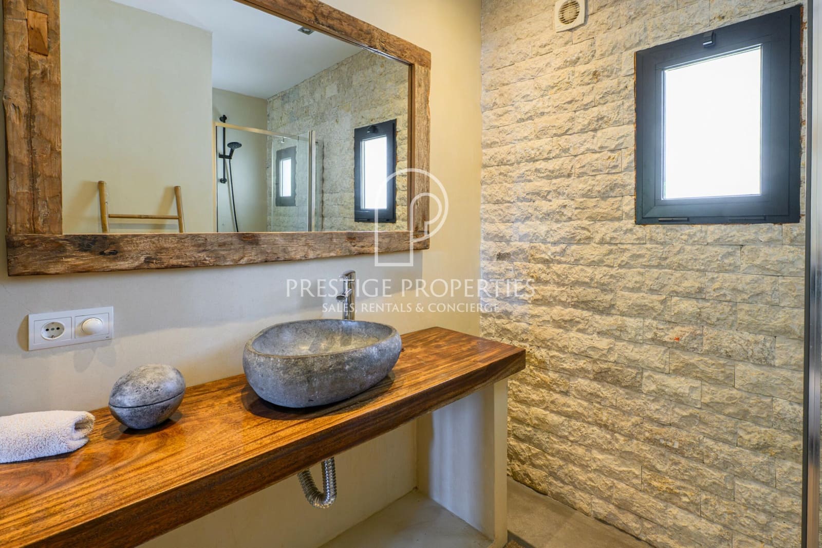 4 bedroom Villa for sale in Sant Antoni de Portmany with pool garage - € 3,200,000 (Ref: 9883872)