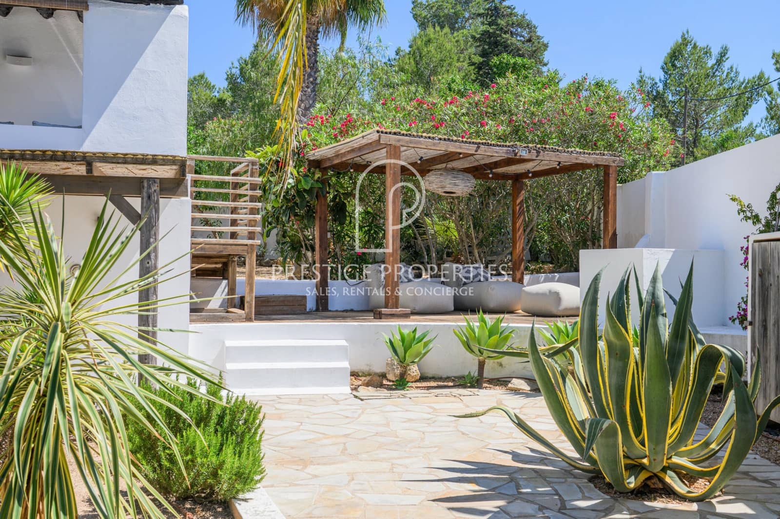4 bedroom Villa for sale in Sant Antoni de Portmany with pool garage - € 3,200,000 (Ref: 9883872)