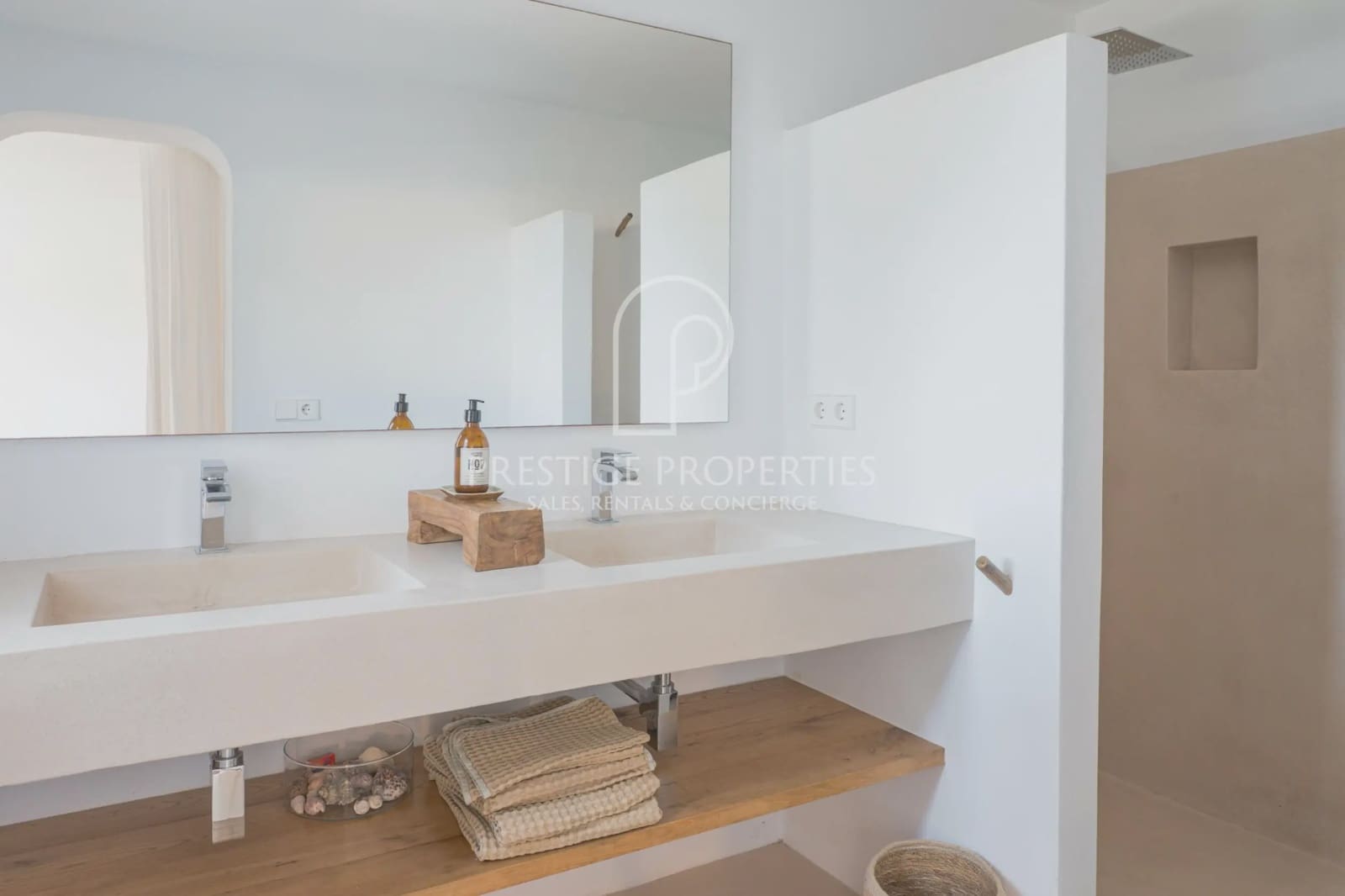 4 slaapkamer Villa te koop in Sant Joan de Labritja met garage - € 6.900.000 (Ref: 9921582)