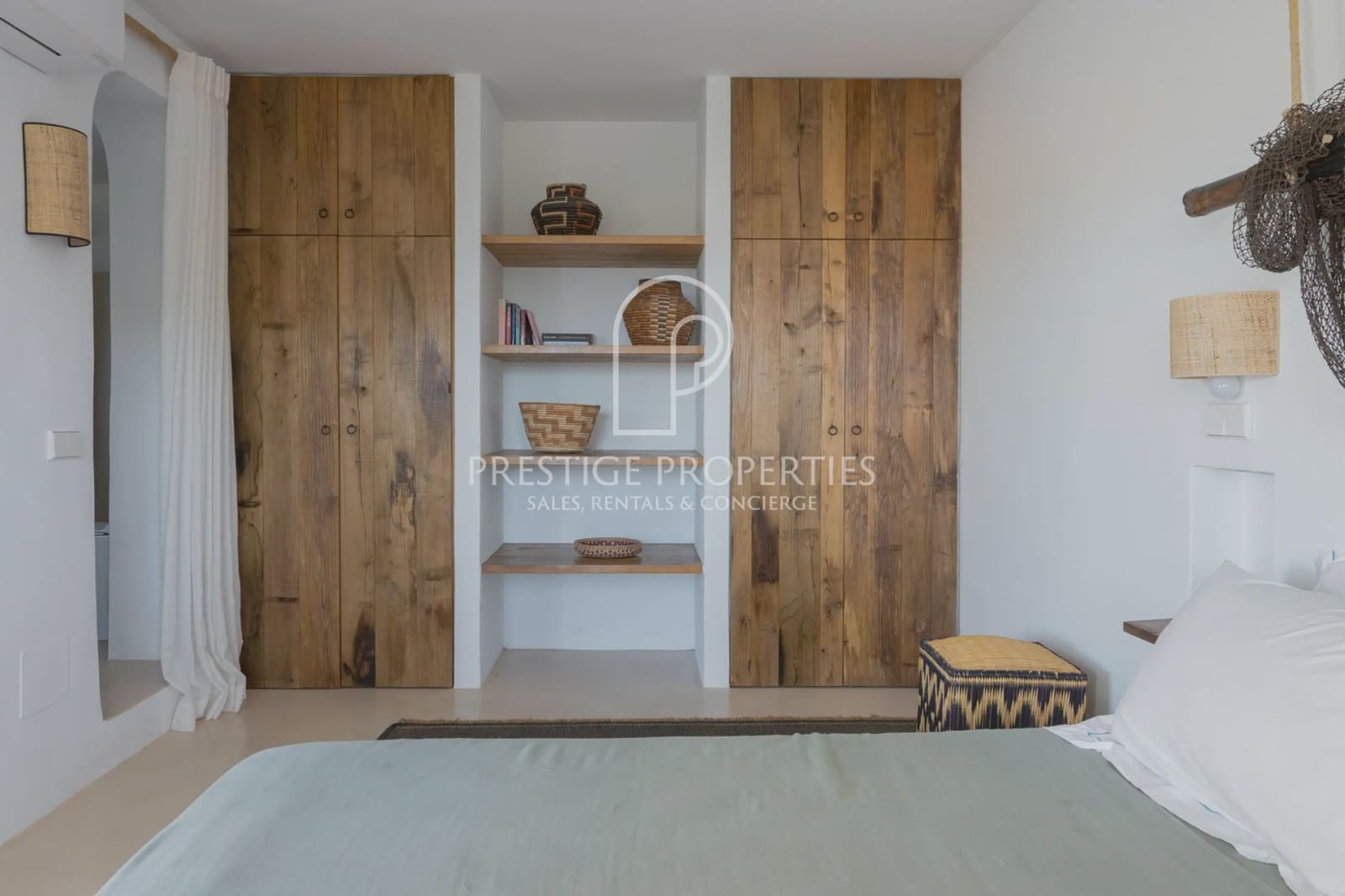 4 slaapkamer Villa te koop in Sant Joan de Labritja met garage - € 6.900.000 (Ref: 9921582)