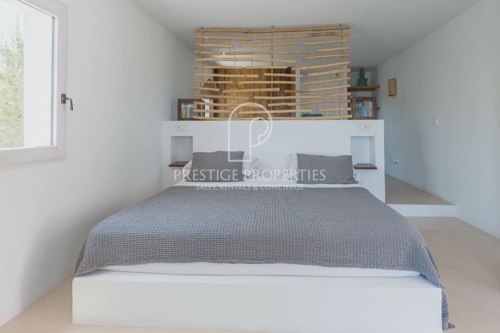 4 slaapkamer Villa te koop in Sant Joan de Labritja met garage - € 6.900.000 (Ref: 9921582)