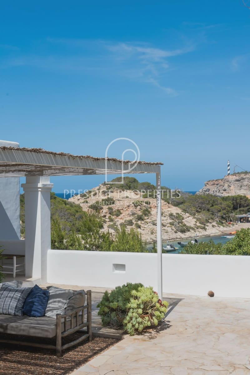 4 slaapkamer Villa te koop in Sant Joan de Labritja met garage - € 6.900.000 (Ref: 9921582)
