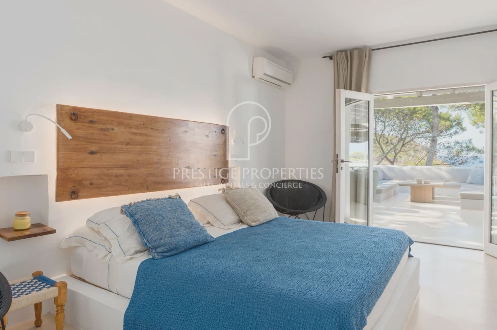 4 slaapkamer Villa te koop in Sant Joan de Labritja met garage - € 6.900.000 (Ref: 9921582)
