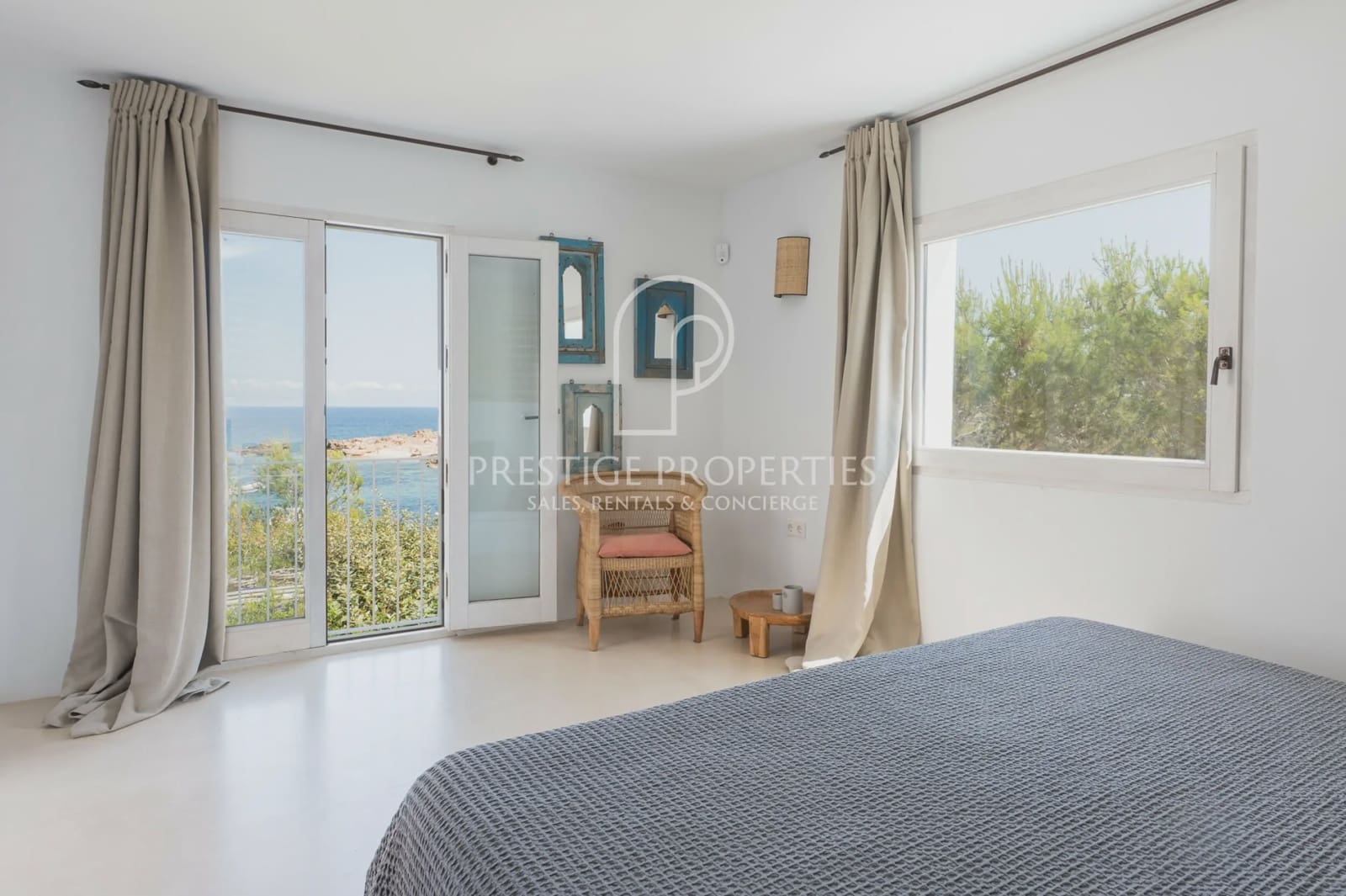 4 slaapkamer Villa te koop in Sant Joan de Labritja met garage - € 6.900.000 (Ref: 9921582)