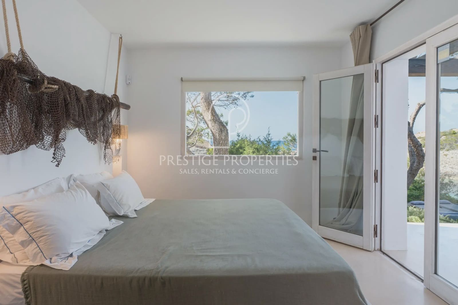 4 slaapkamer Villa te koop in Sant Joan de Labritja met garage - € 6.900.000 (Ref: 9921582)