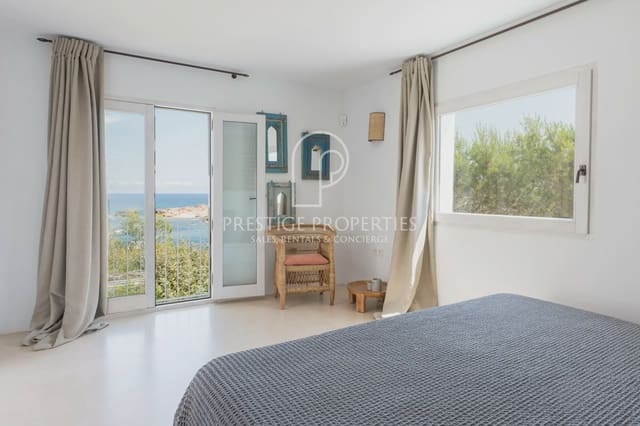 4 slaapkamer Villa te koop in Sant Joan de Labritja met garage - € 6.900.000 (Ref: 9921582)