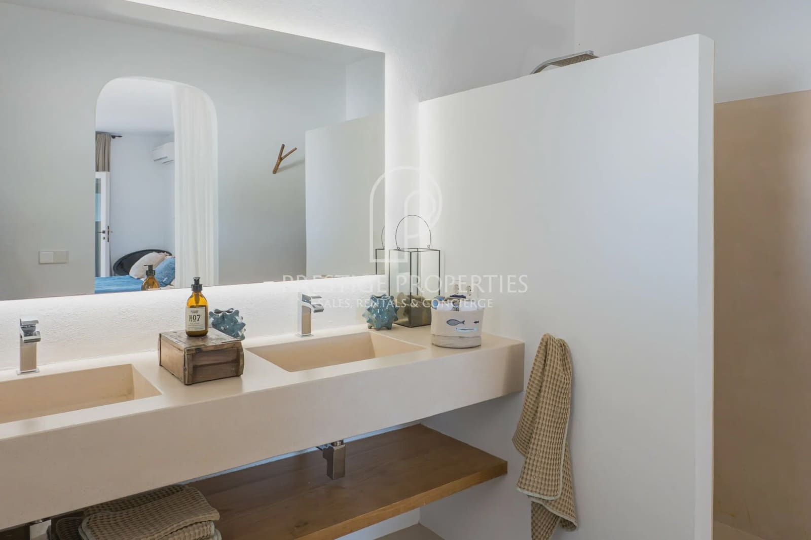 4 slaapkamer Villa te koop in Sant Joan de Labritja met garage - € 6.900.000 (Ref: 9921582)