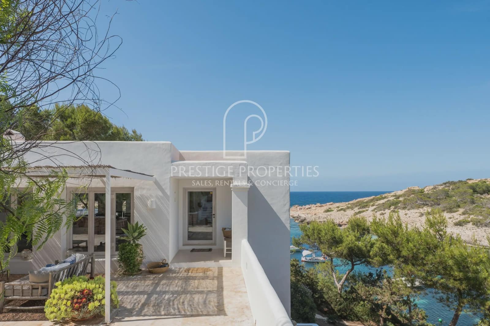4 slaapkamer Villa te koop in Sant Joan de Labritja met garage - € 6.900.000 (Ref: 9921582)